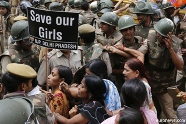 Индию всколыхнуло новое насилие - над 5-летней девочкой