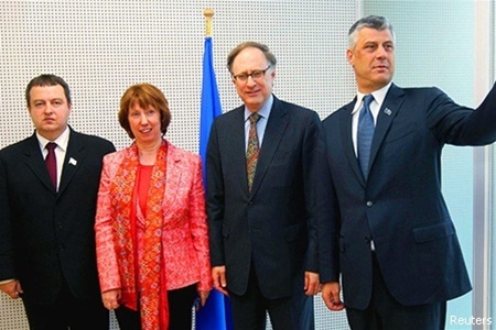 Правительство Сербии получает SMS с угрозами 'каждую секунду'