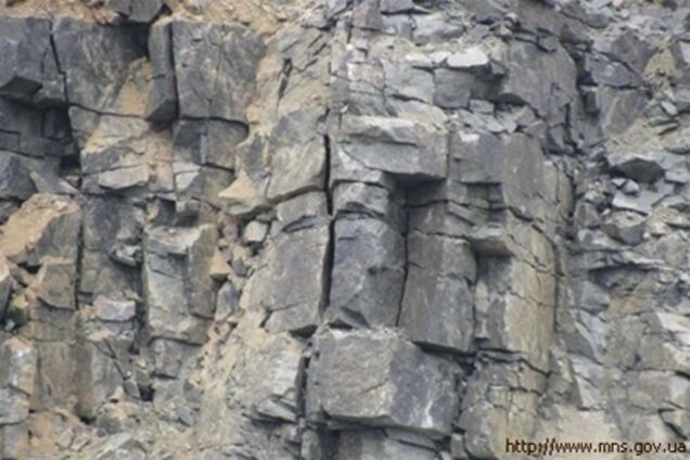 На Вінниччині чоловік намагався стрибнути в гранітний кар'єр