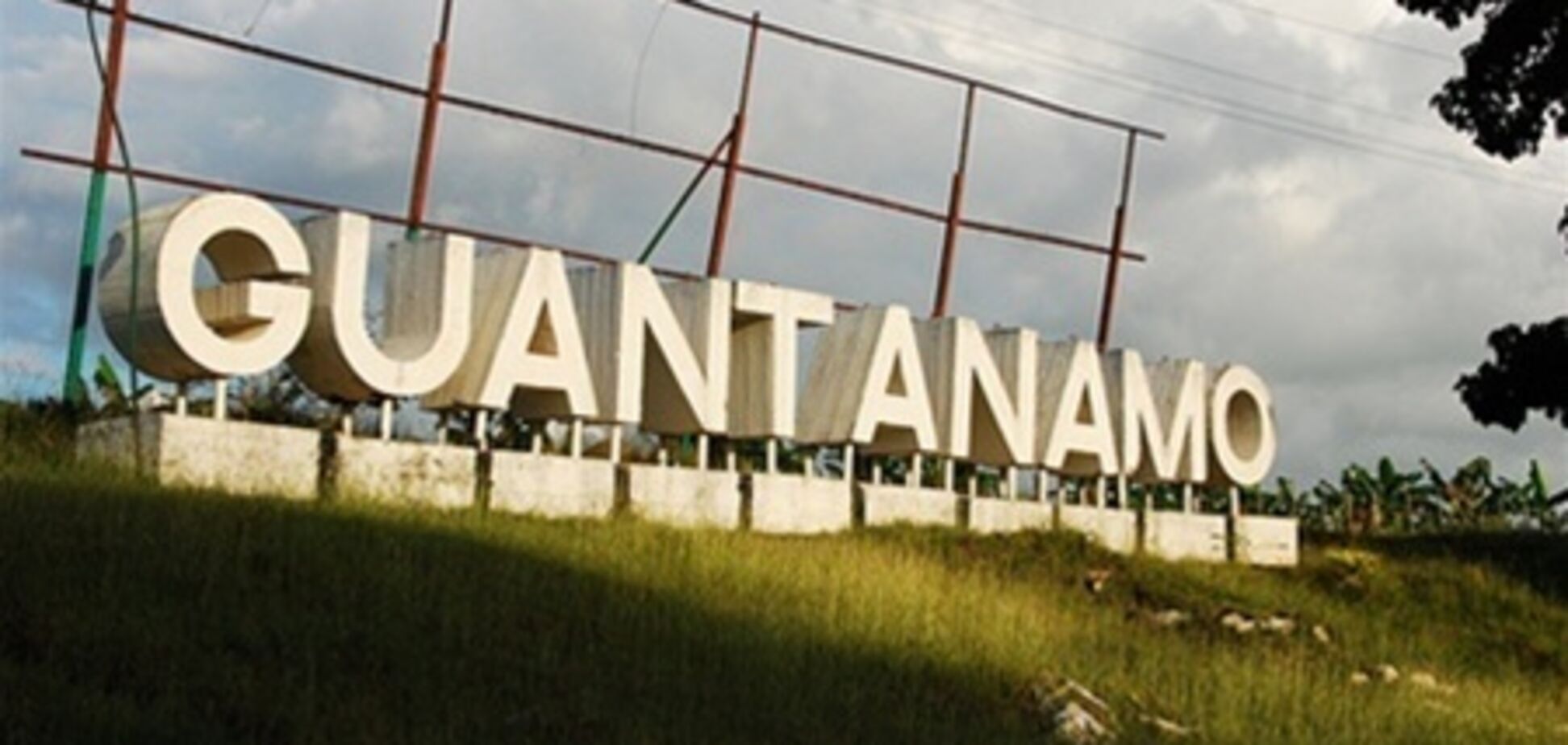 Заключенные Гуантанамо объявили массовою голодовку