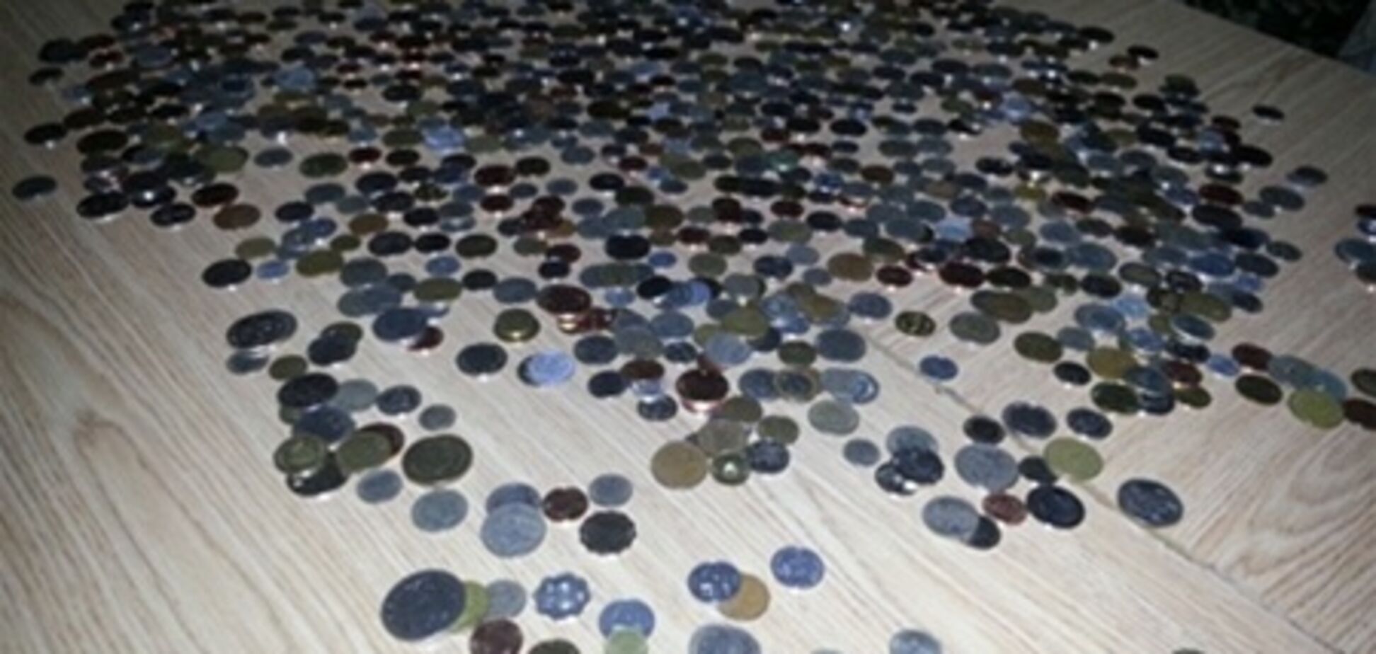 Молдаванин пытался вывезти из Украины почти тысячу монет