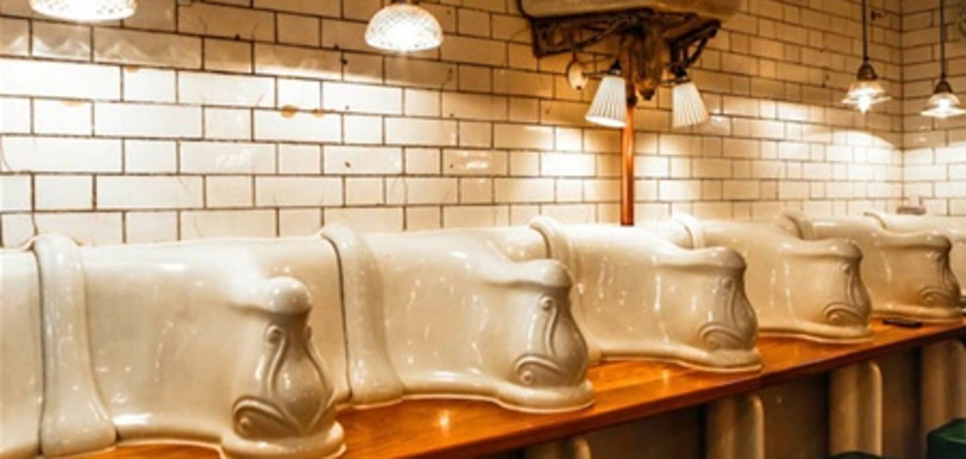 Британские туалеты становятся ресторанами