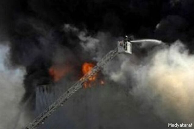 На химзаводе вблизи Стамбула возник крупный пожар