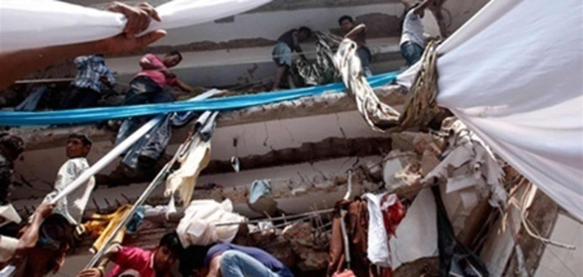 Жертвами обрушения здания в Бангладеш стали более 100 человек