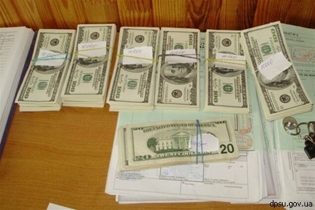 Українські прикордонники відібрали у росіянина близько $ 60 тис.