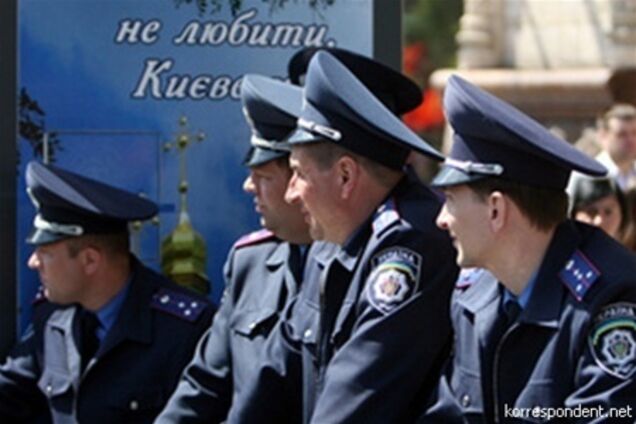 Обувь работников МВД стоит дороже, чем модные женские сапоги