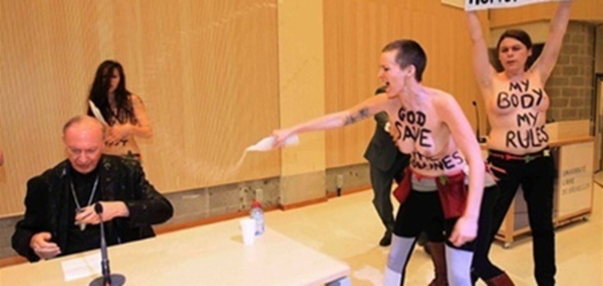 Бельгійські католики назвали активісток FEMEN 'истеричками'