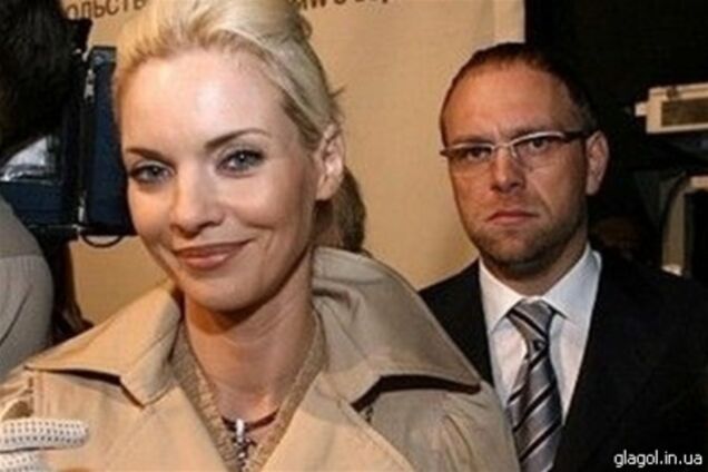 Власенко решил отвоевать у Окунской дом 