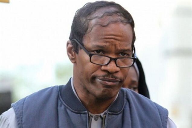 Джанго превратился в плешивого ботана