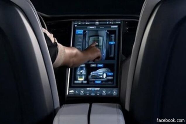 Водителям в США хотят запретить пользоваться тачскринами