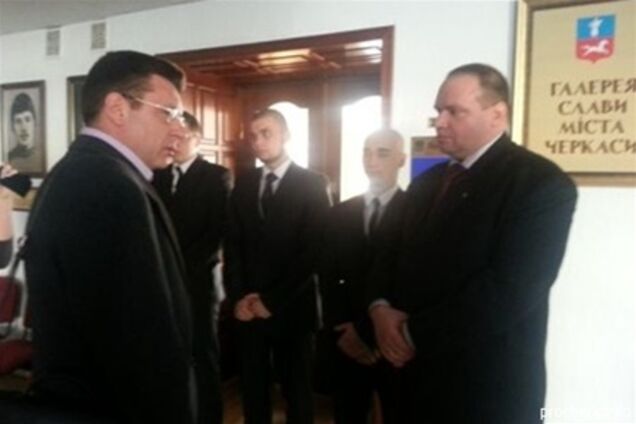 Путч в Черкассах: Одарича не пускают в кабинет