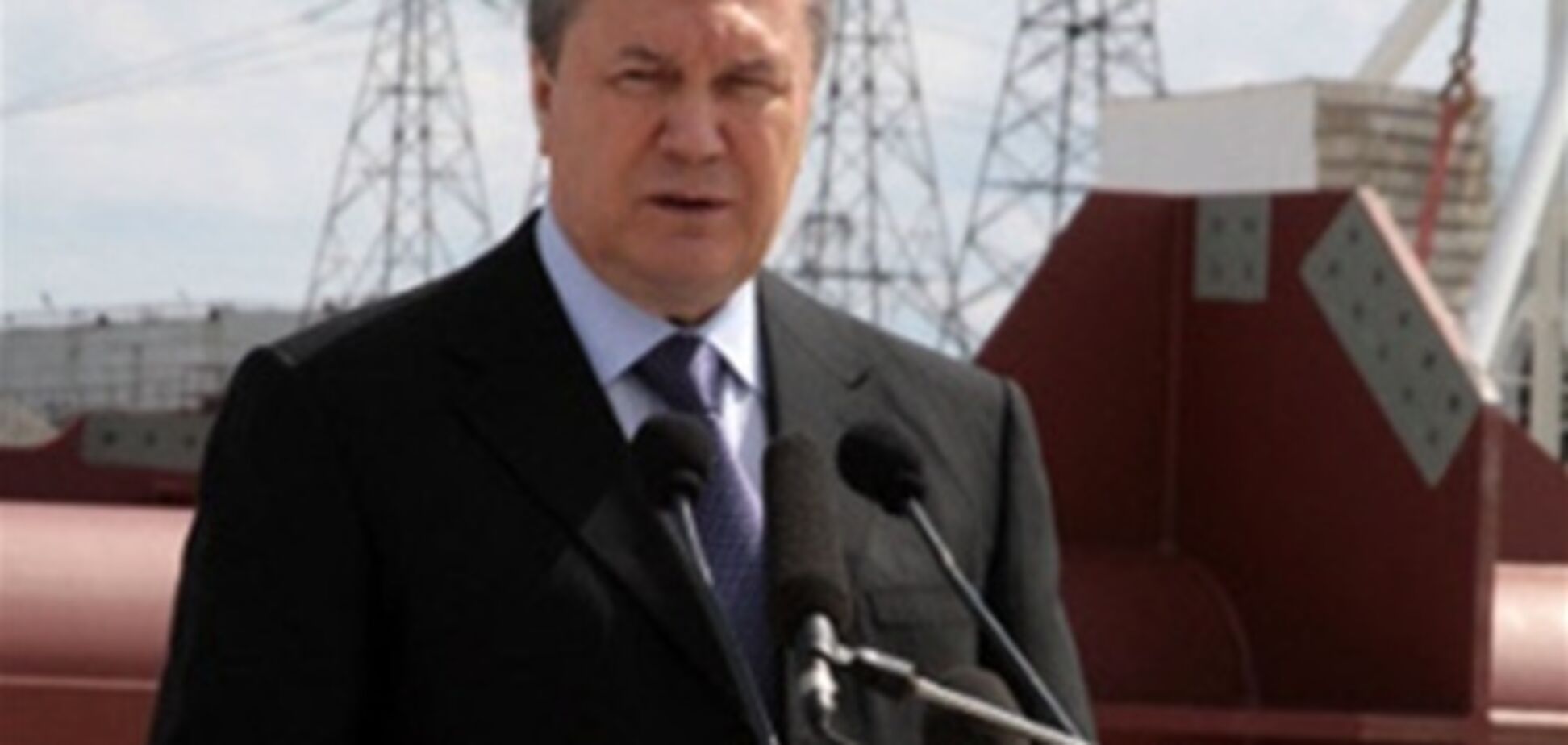 Янукович отправится на ЧАЭС