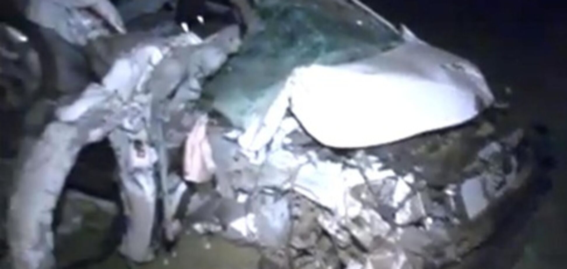 В Киеве иномарка разлетелась на куски