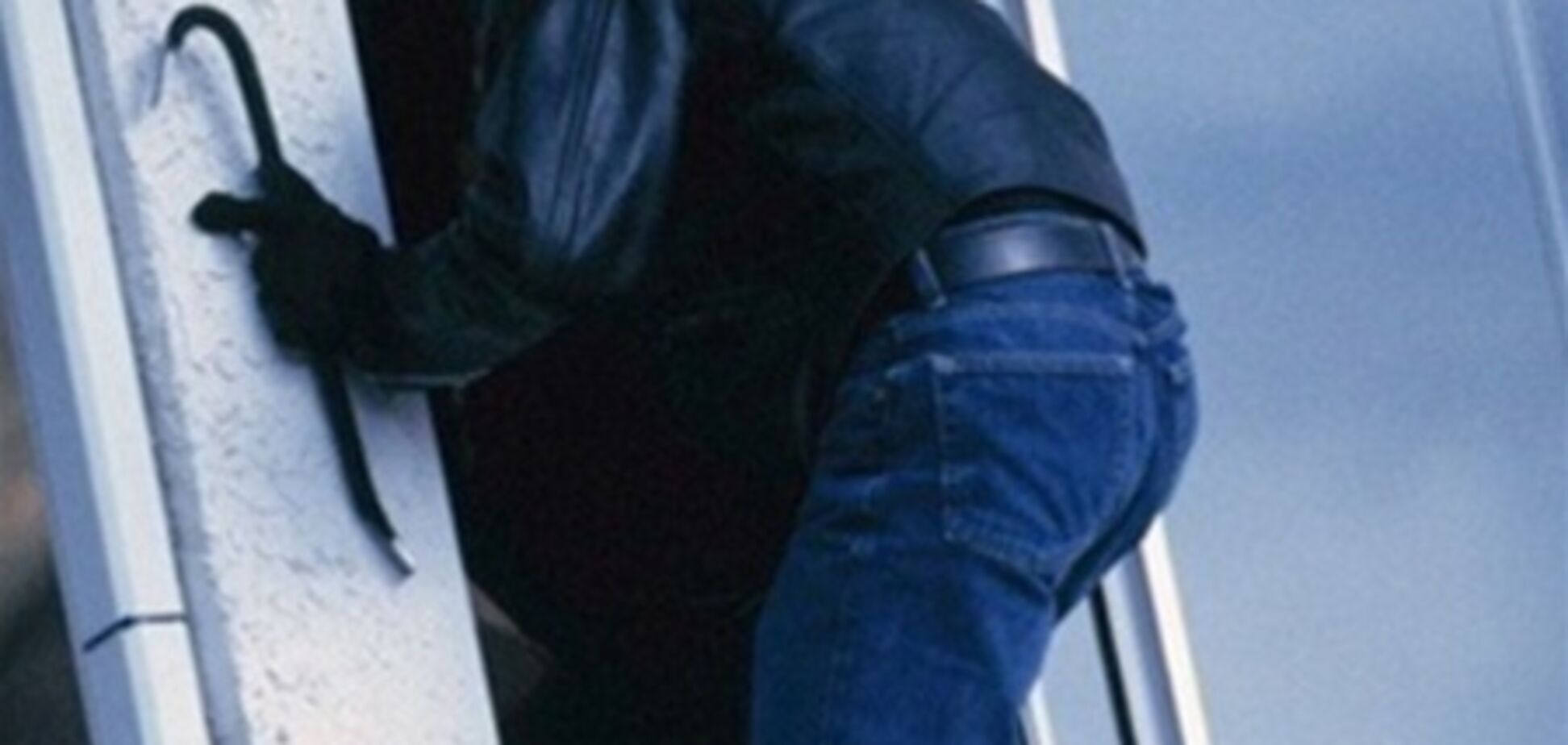 В Запорожье грабитель травмировался, выпрыгнув со второго этажа