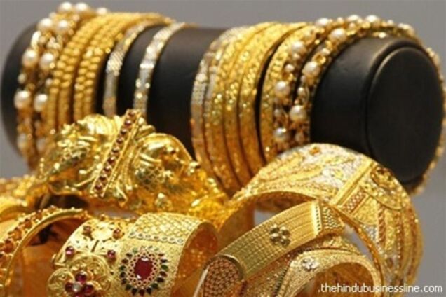 Жители Индии активно скупают золото
