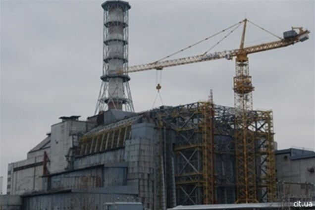 Конфайнмент на ЧАЭС достроят в 2015 - Азаров
