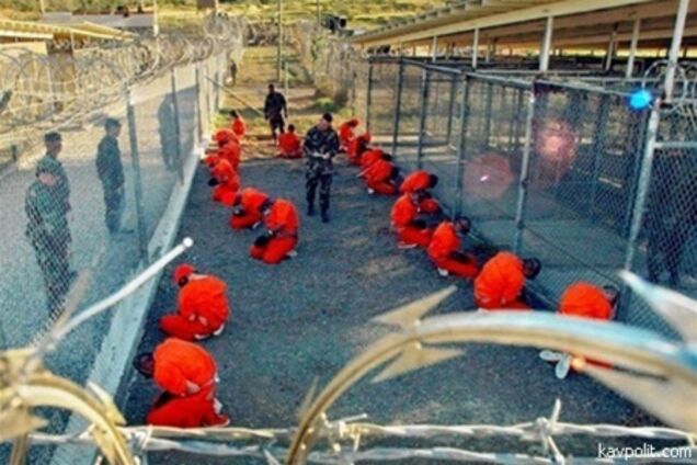 Почти 2/3 заключенных 'Гуантанамо' отказались от еды