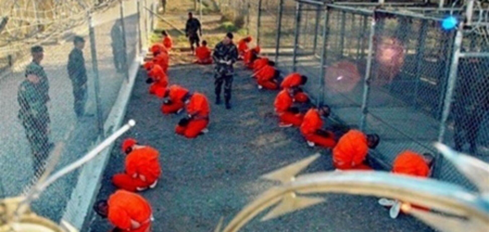 Почти 2/3 заключенных 'Гуантанамо' отказались от еды