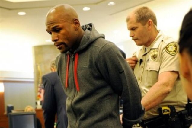 Знаменитый боксер Майвэзер заявил о потере титула суперчемпиона