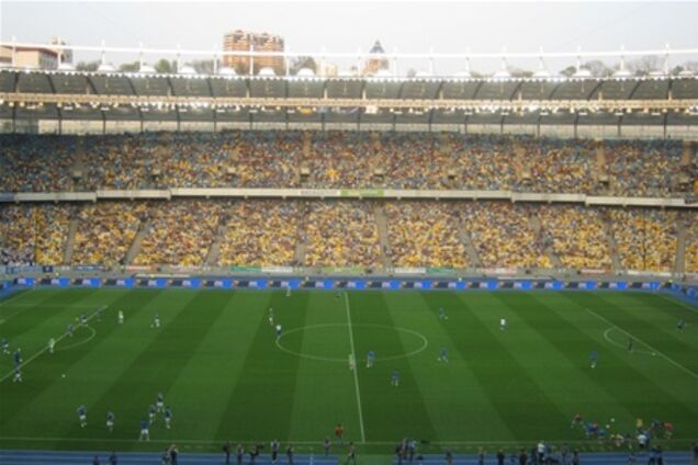 'Олимпийский' встретил 'Динамо' и 'Днепр' пустыми трибунами. Фото