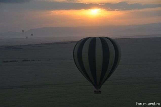 Повітряна куля з 7 туристами пропав над океаном
