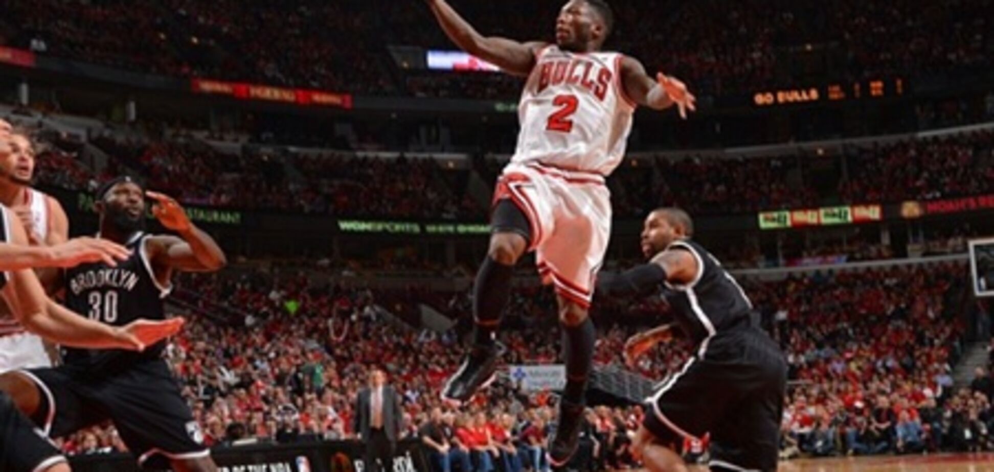 НБА. Три овертайма в Чикаго, 'Мемфис' и 'Атланта' бьют гостей