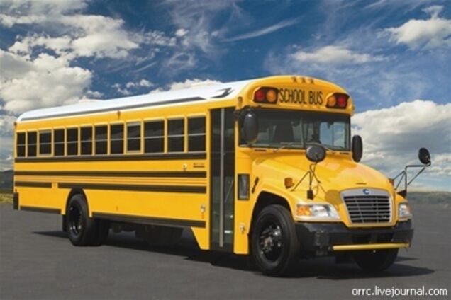 В США перевернулся автобус с детьми: 11 пострадавших