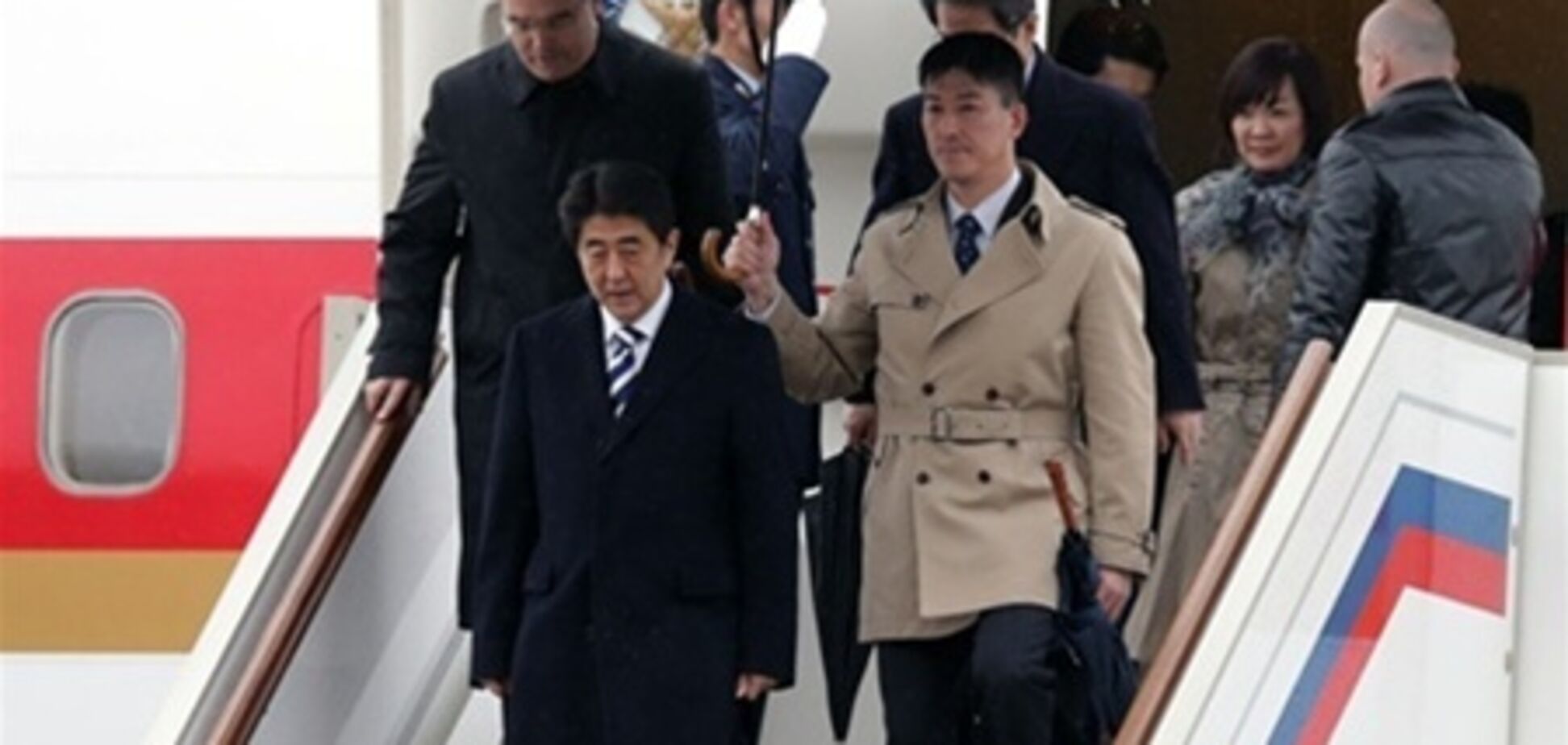 Прем'єр Японії приїхав до Росії з першим за 10 років офіційним візитом