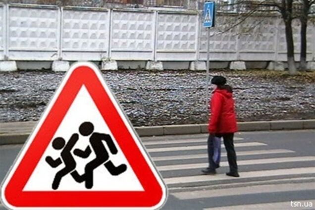 В Никополе пьяный водитель сбил на 'зебре' трех детей