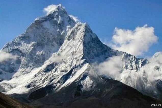 На Эвересте альпинисты подрались с проводником