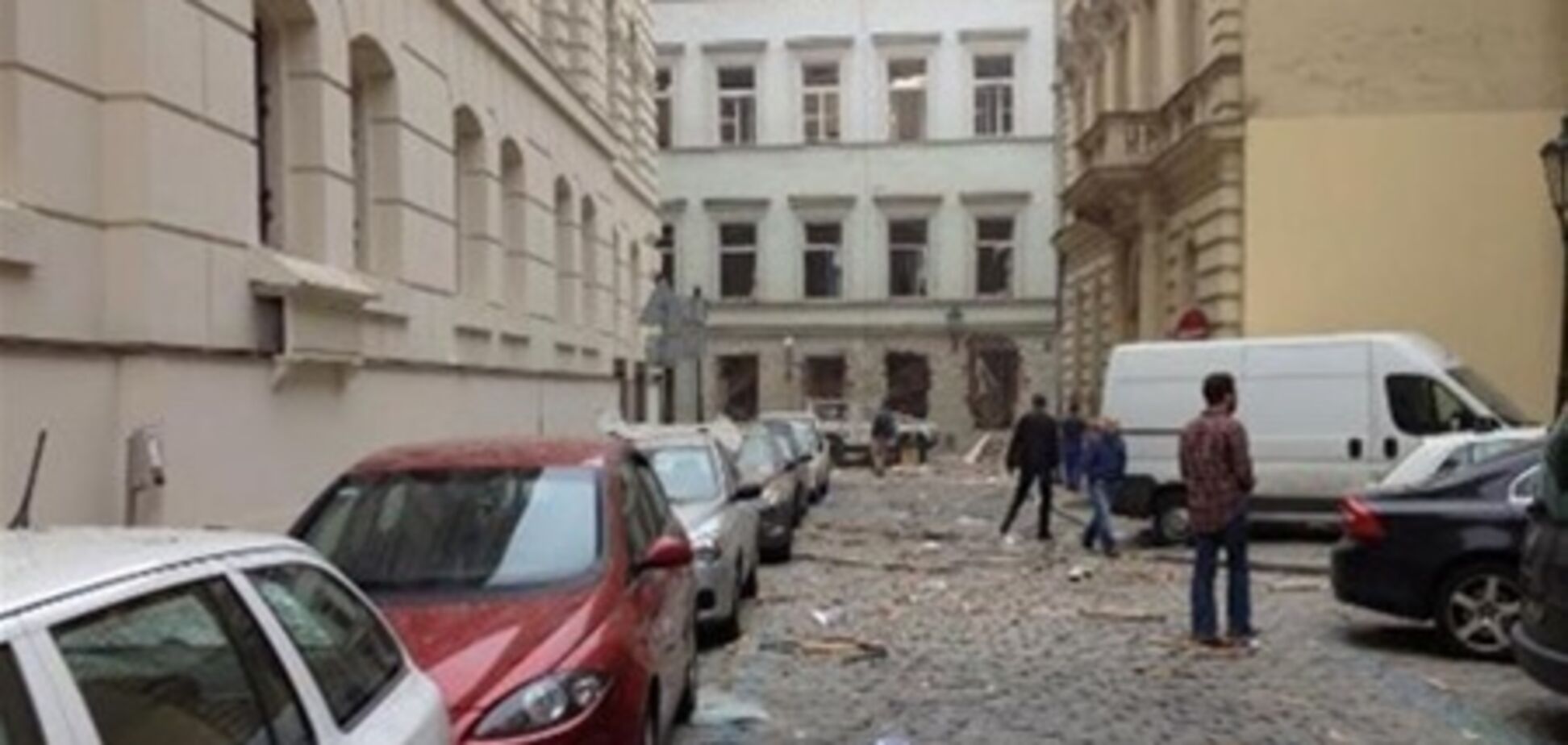 В результате взрыва в Праге погибли по меньшей мере трое