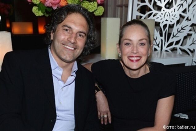 Морщинистая Шэрон Стоун продолжает тусоваться. Фото