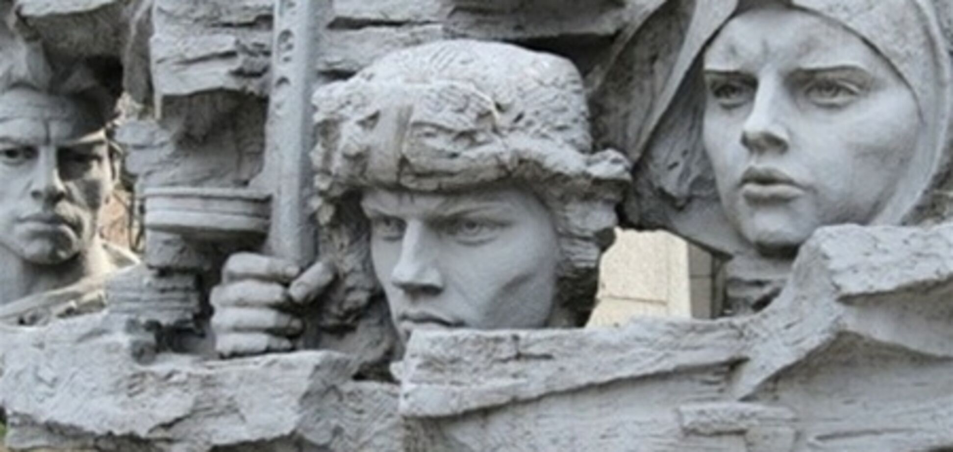 Милиция взяла под круглосуточную охрану памятники ВОВ Харькова