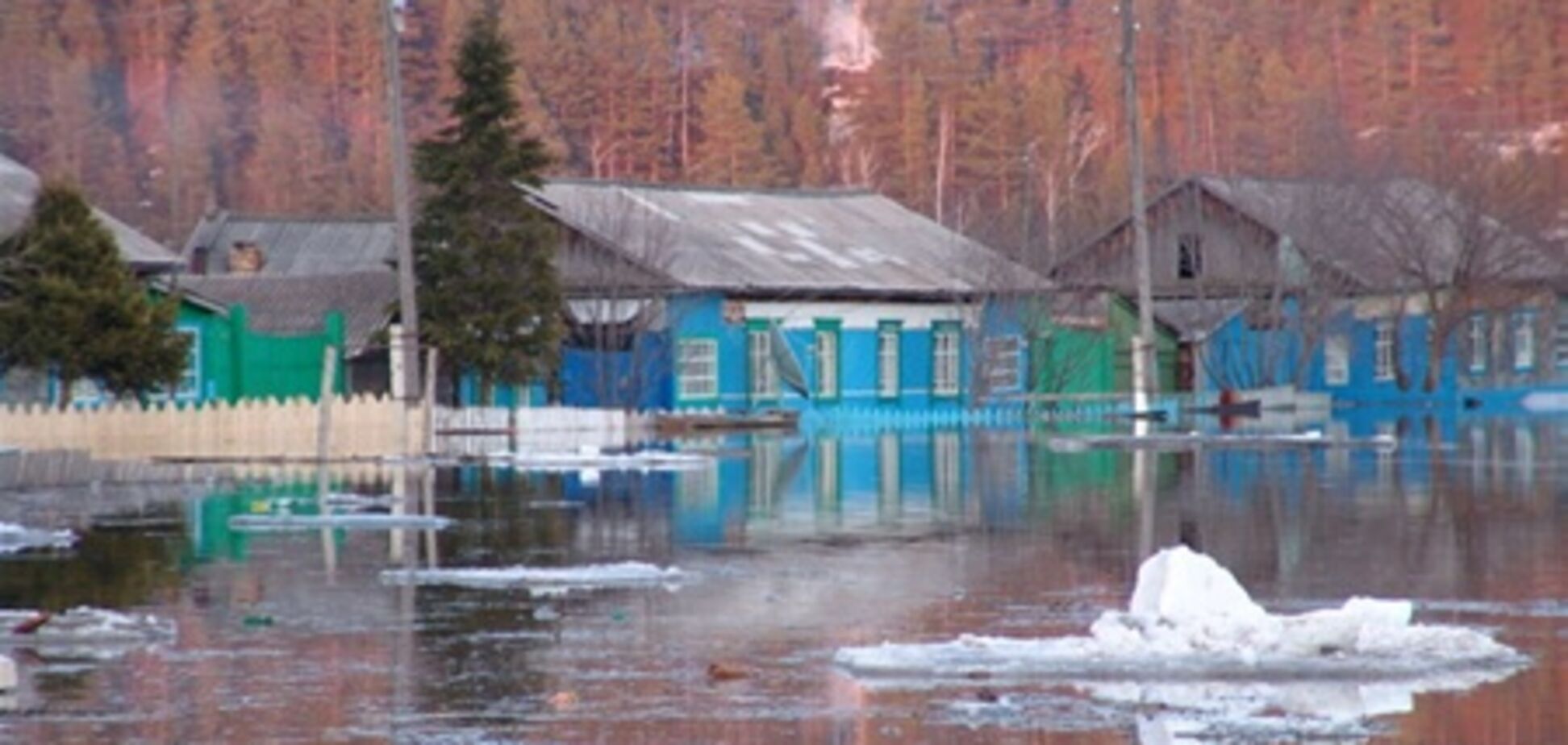 На Львовщине дамбы латают мешками с песком