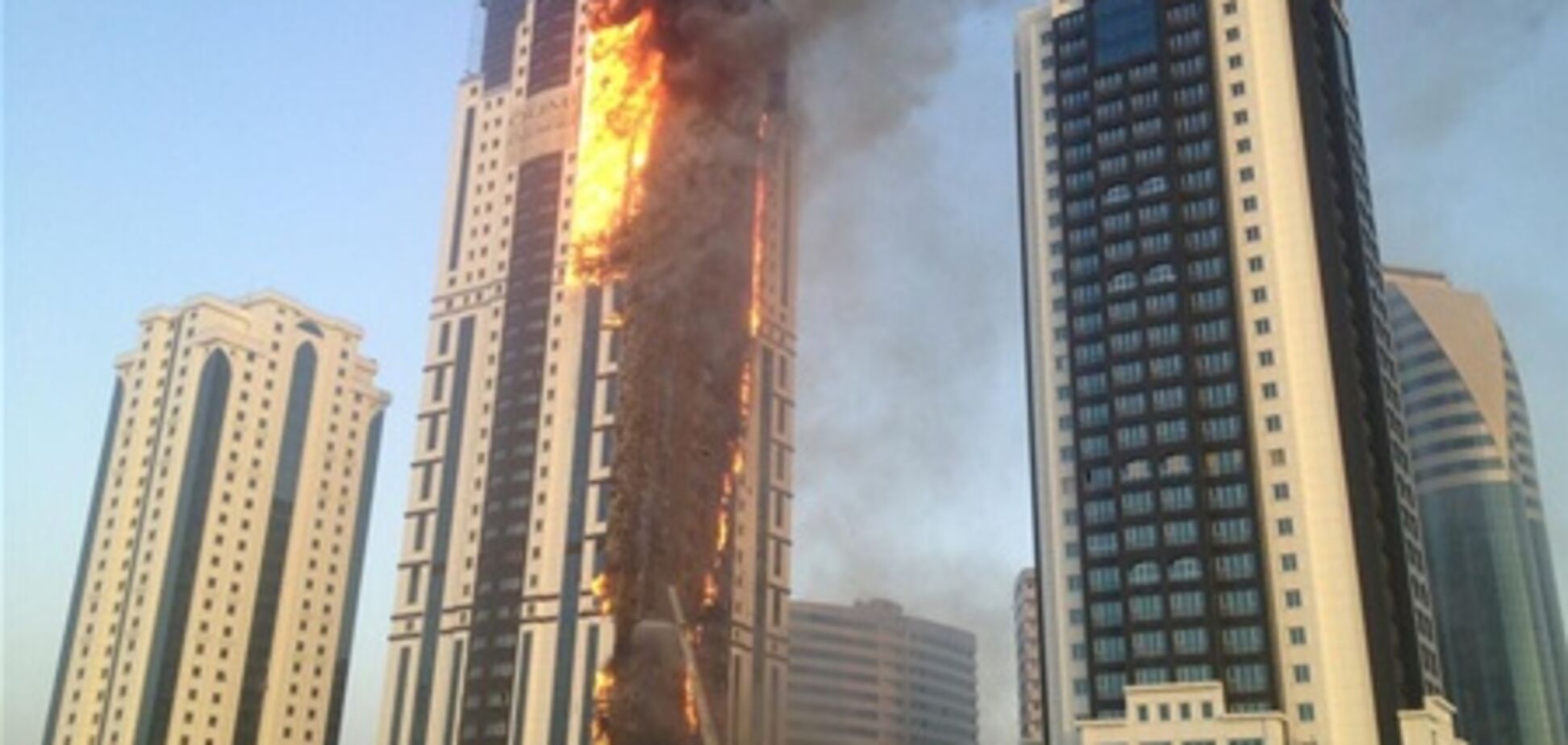 Названа предварительная причина пожара в многоэтажке в Грозном