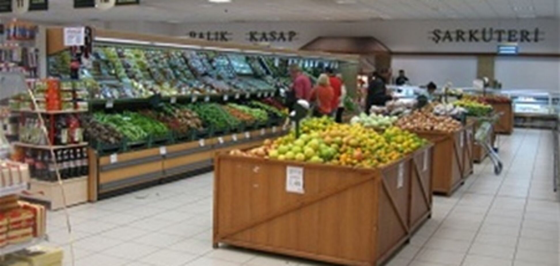 Кипр: из-за кризиса продажи овощей и фруктов упали вдвое