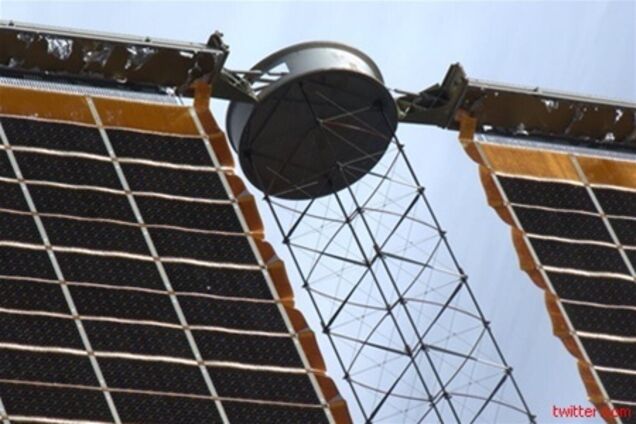 Солнечную батарею МКС пробил метеорит