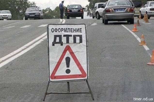 На Закарпатье иномарка въехала в жилой дом