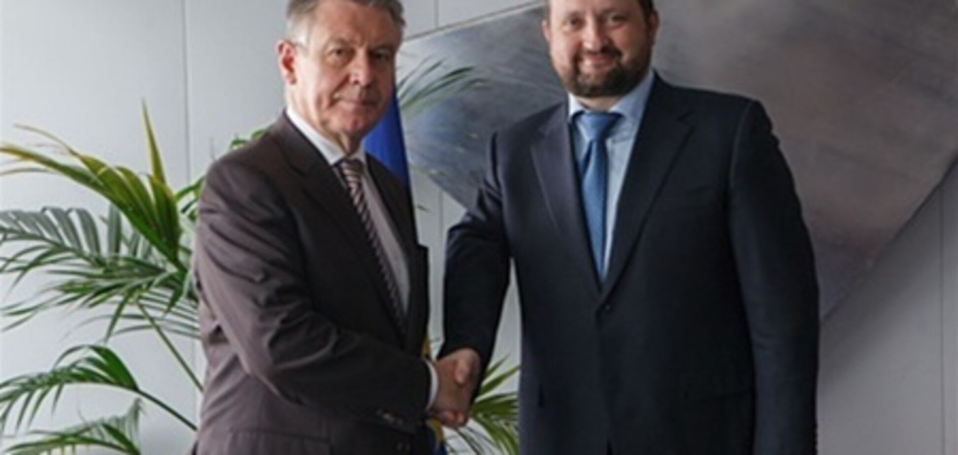 Арбузов пригласил комиссара ЕС Гухта в Украину