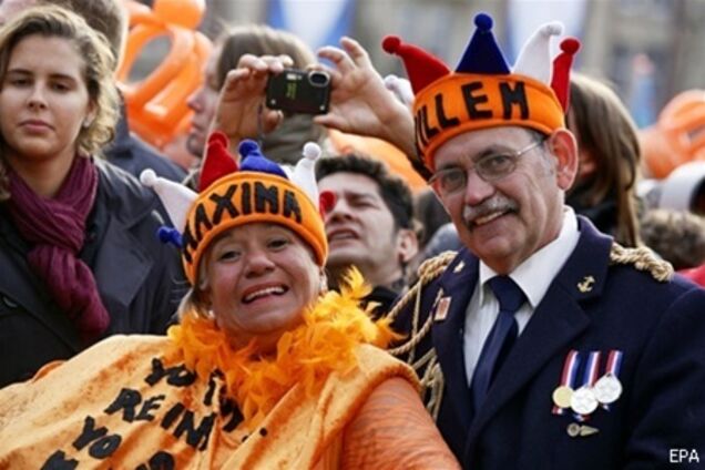 Миллион 'оранжевых' голландцев приветствует нового монарха