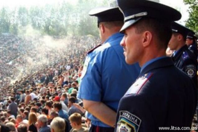 На травневі в Україні чергуватимуть 100 тис. міліціонерів