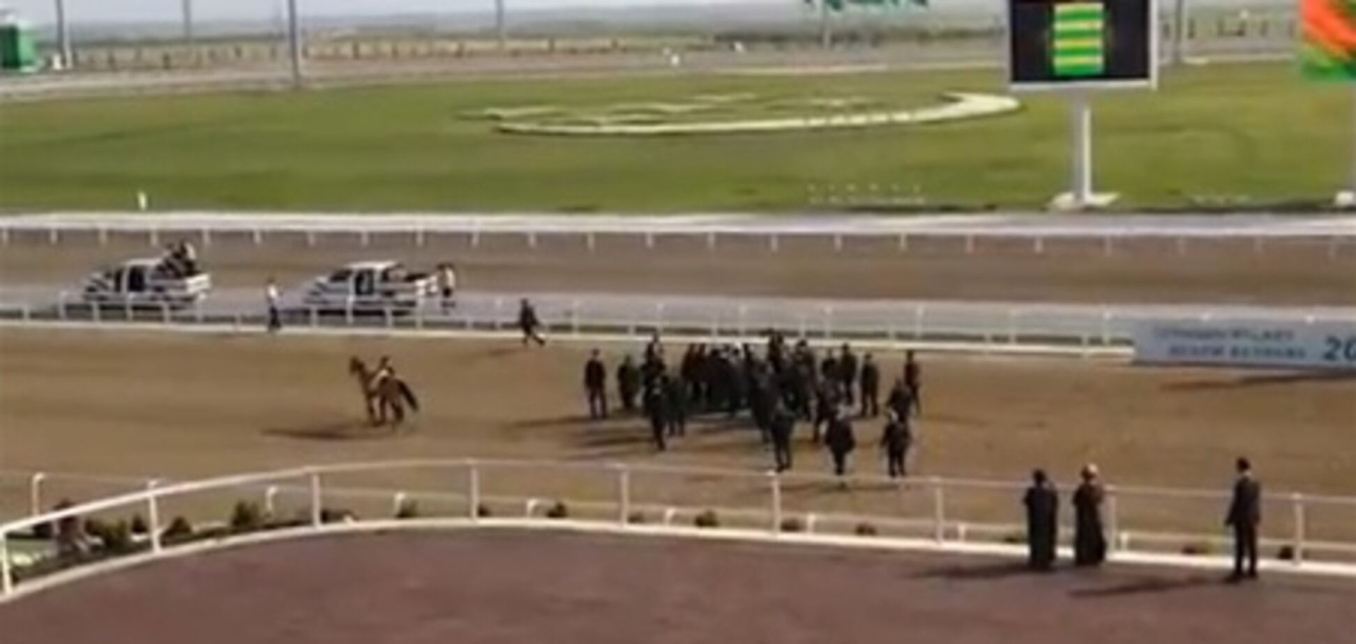 Президент Туркменії впав з коня під час скачок