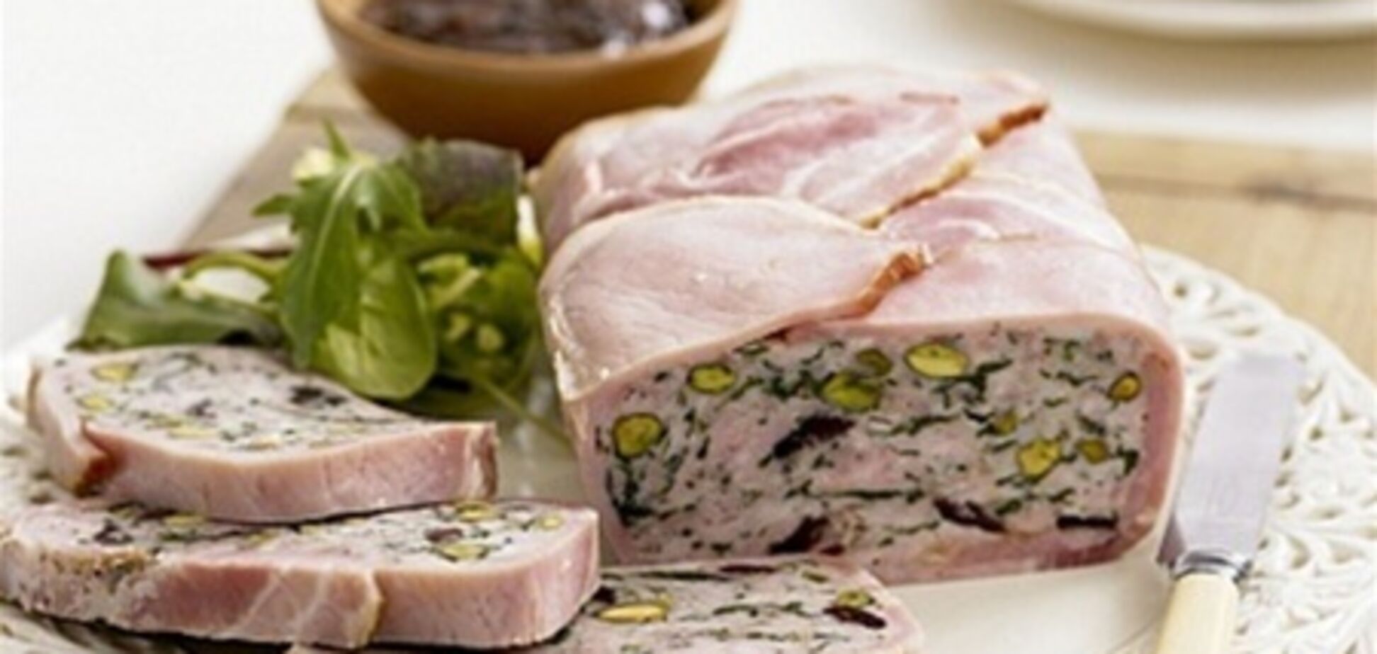 Террин из свинины с фисташками