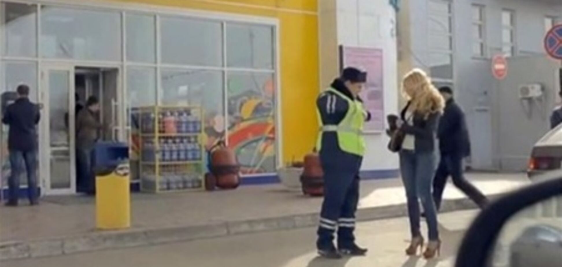 Гаишник чуть не свернул голову из-за Веры Брежневой