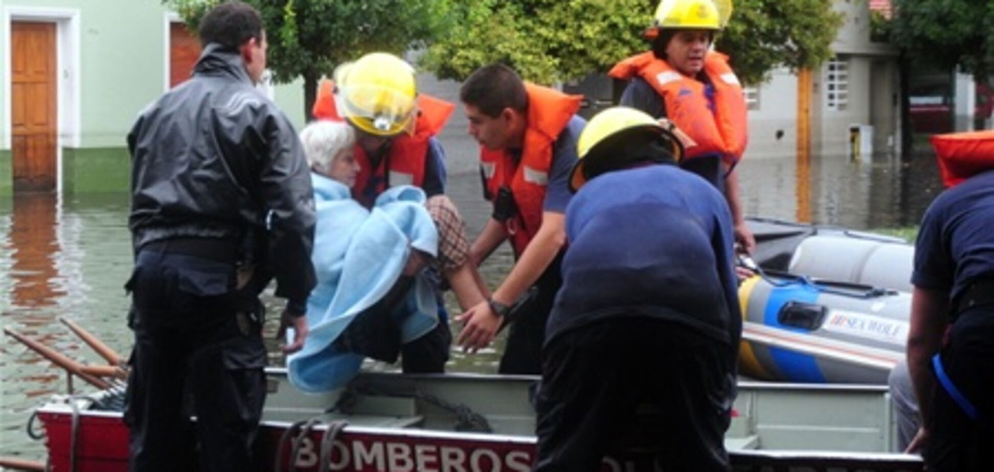 В Аргентине объявлен траур по жертвам наводнения