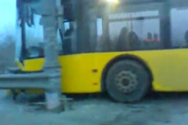 ДТП на Московском мосту: на автобус вылетел автомобиль