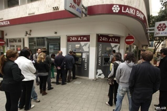 Кипр продлил ограничения на финансовые транзакции на 3 дня