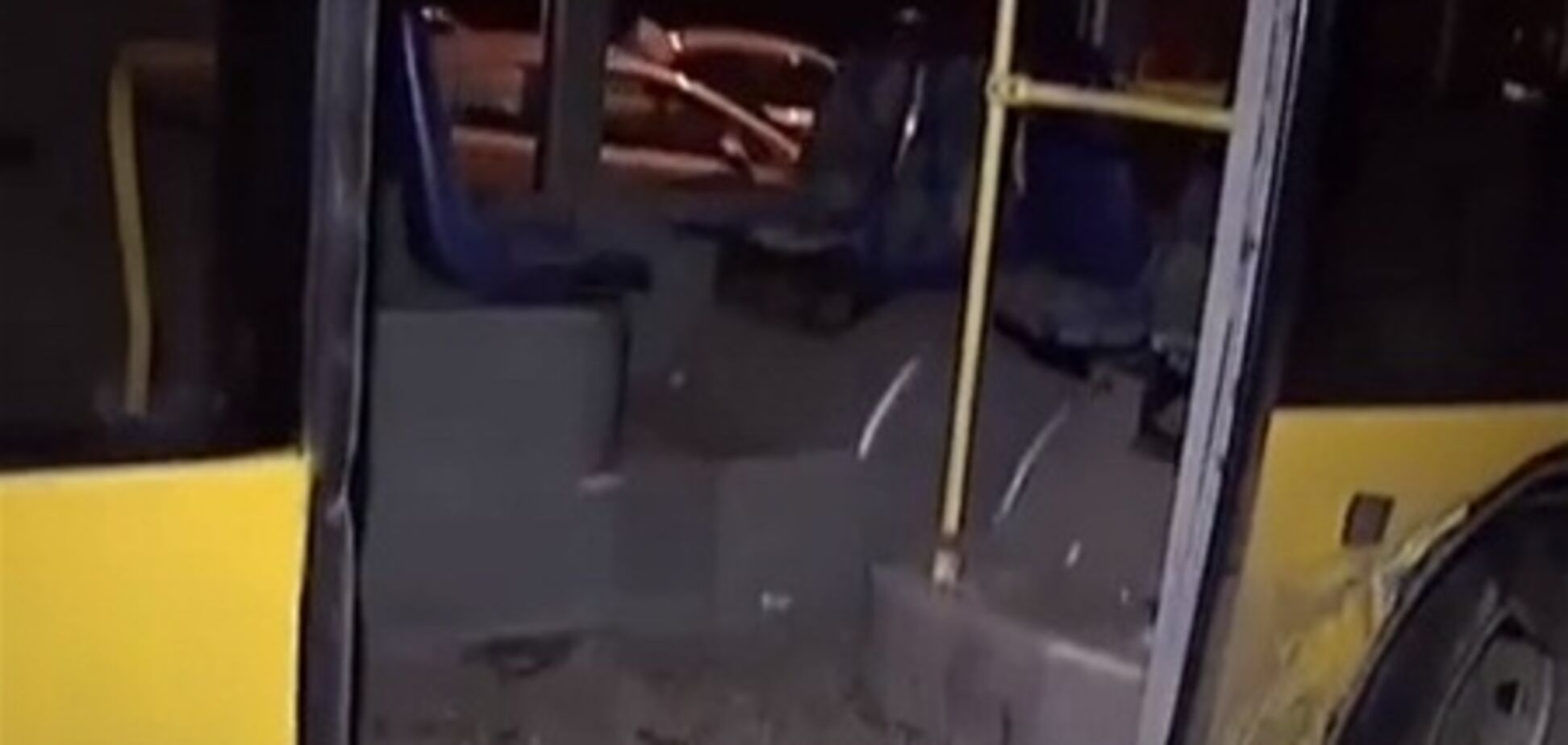 В ДТП на Московском мосту из автобуса выпал пассажир