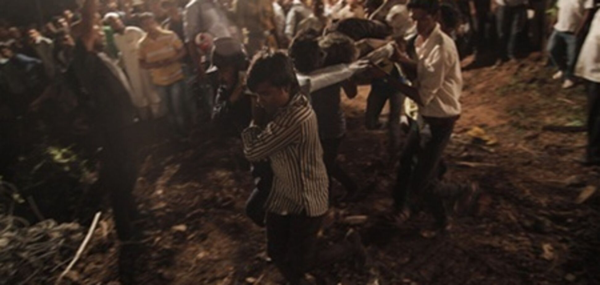 В Индии обрушился семиэтажный дом: десятки жертв