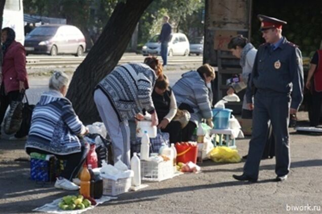 Раде предлагают запретить торговлю с рук в селах